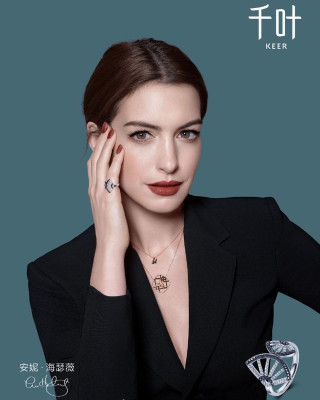Anne Hathaway – Keer 2019 Campaign