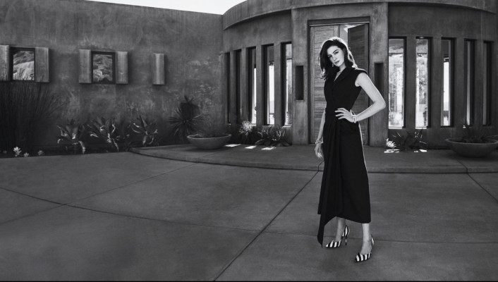 Anne Hathaway – Town &amp; Country February 2019