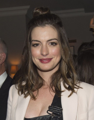 Anne Hathaway pic #910911