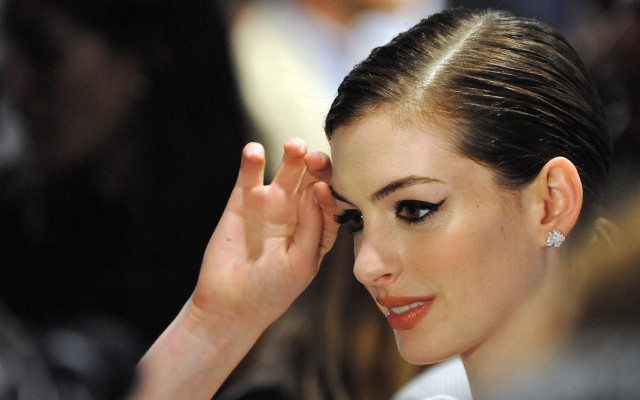 photo 6 in Anne Hathaway gallery [id207790] 2009-11-16 00:00:00