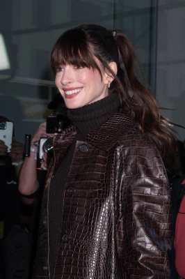Anne Hathaway - Michael Kors Fashion Show in New York 09/14/2022