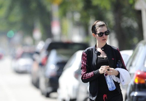 photo 4 in Anne Hathaway gallery [id660049] 2013-09-01 00:00:00