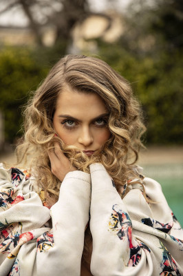 Anne Winters – LADYGUNN Magazine April 2019