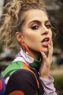 Anne Winters – LADYGUNN Magazine April 2019