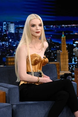 Anya Taylor-Joy - The Tonight Show with Starring Jimmy Fallon 11/16/2022