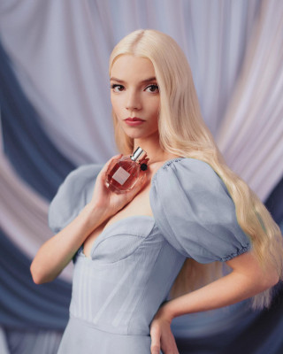 Anya Taylor-Joy by Pip for Viktor &amp; Rolf &#039;Flowerbomb Ruby Orchid&#039; (2022)