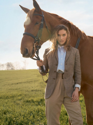 Arizona Muse – Town &amp; Country Magazine UK May 2019 Issue