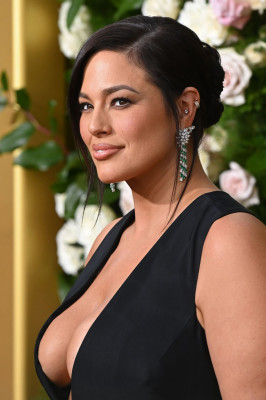 Ashley Graham – at 82nd Annual Golden Globe Awards 2025