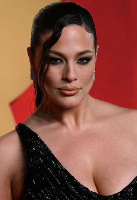 Ashley Graham – Vanity Fair Oscar Party in Beverly Hills