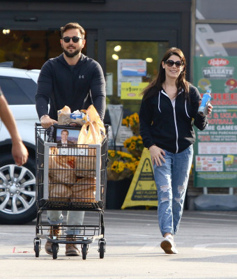 Ashley Greene - Shopping at Ralphs in LA