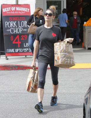 Ashley Greene-shopping in Bristol Farms 