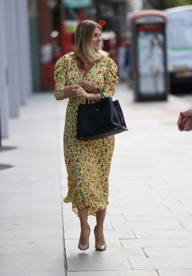 Ashley James – Out in London 08/05/2020