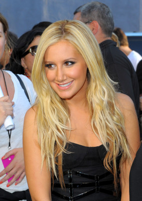photo 5 in Ashley Tisdale gallery [id200266] 2009-10-28 00:00:00