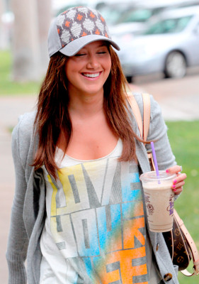 photo 7 in Ashley Tisdale gallery [id155364] 2009-05-05 00:00:00