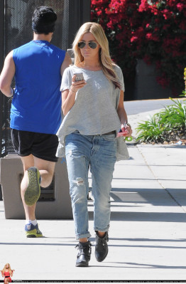 photo 22 in Ashley Tisdale gallery [id479039] 2012-03-13 00:00:00