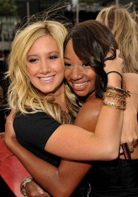 photo 13 in Ashley Tisdale gallery [id223331] 2009-12-18 00:00:00