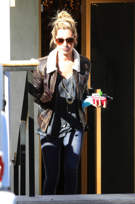 photo 22 in Ashley Tisdale gallery [id585576] 2012-11-24 00:00:00