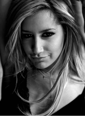photo 7 in Ashley Tisdale gallery [id137239] 2009-02-24 00:00:00