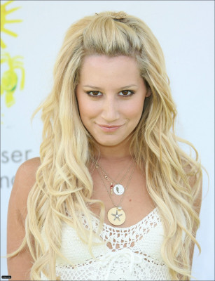 photo 29 in Ashley Tisdale gallery [id228438] 2009-12-30 00:00:00