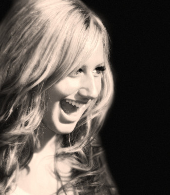 photo 19 in Ashley Tisdale gallery [id194730] 2009-10-07 00:00:00