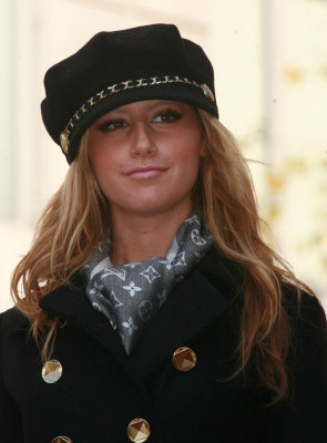 photo 28 in Ashley Tisdale gallery [id150199] 2009-04-20 00:00:00