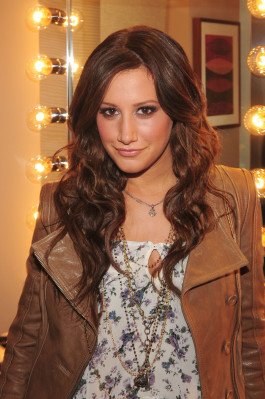 photo 19 in Ashley Tisdale gallery [id295291] 2010-09-15 00:00:00
