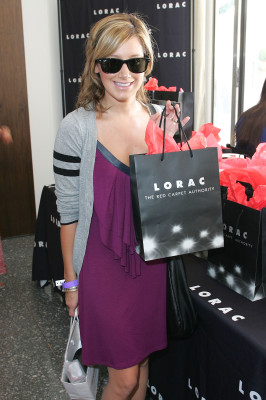 photo 28 in Ashley Tisdale gallery [id152116] 2009-04-24 00:00:00
