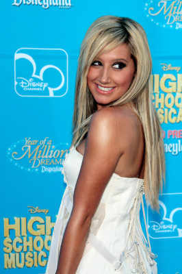 photo 3 in Ashley Tisdale gallery [id147072] 2009-04-06 00:00:00
