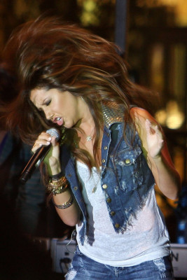 photo 25 in Ashley Tisdale gallery [id205302] 2009-11-10 00:00:00