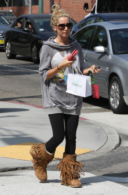 photo 19 in Ashley Tisdale gallery [id425318] 2011-10-04 00:00:00