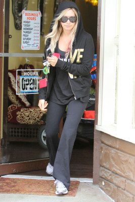 photo 3 in Ashley Tisdale gallery [id507781] 2012-05-06 00:00:00