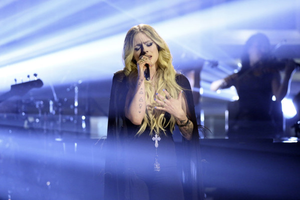 Avril Lavigne - Tonight Show with Jimmy Fallon 02/13/2019