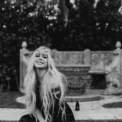 Avril Lavigne - Tell Me Its Over Photoshoot (2018)
