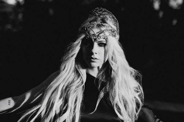 Avril Lavigne - Tell Me Its Over Photoshoot (2018)