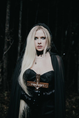 Avril Lavigne - Music Video &#039;I Fell In Love With The Devil&#039; (2019)