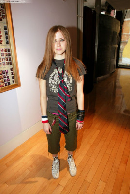 photo 5 in Lavigne gallery [id15301] -0001-11-30 00:00:00