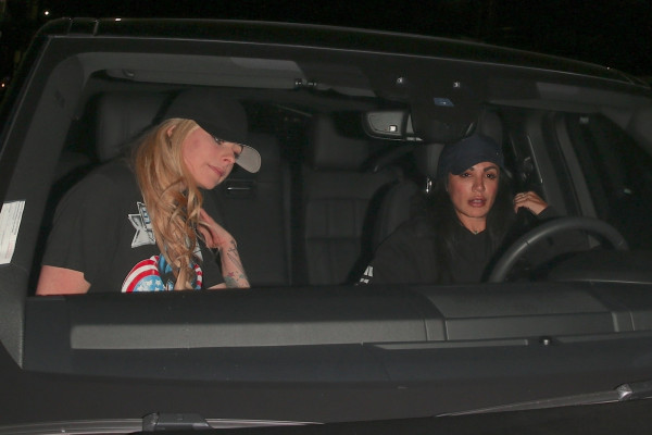 Avril Lavigne - The Nice Guy Restaurant 10/25/2018