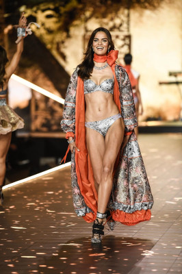 2018 VS Fashion Show Runway