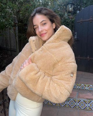 Barbara Palvin - Alo (2022)