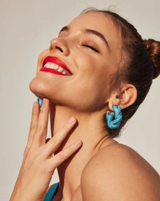 Barbara Palvin - Alo (2022)