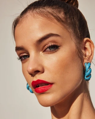 Barbara Palvin - Alo (2022)