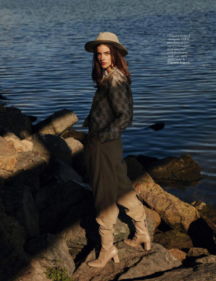 Barbara Palvin by Rafa Gallar for Elle Spain (Feb 2022)