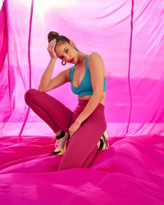 Barbara Palvin - Alo (2022)