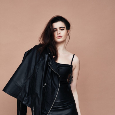 Пожалуйста, добавьте галерею Barbie Ferreira