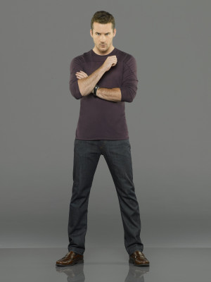 Barry Sloane  pic #881919