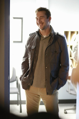 Barry Sloane  pic #875396
