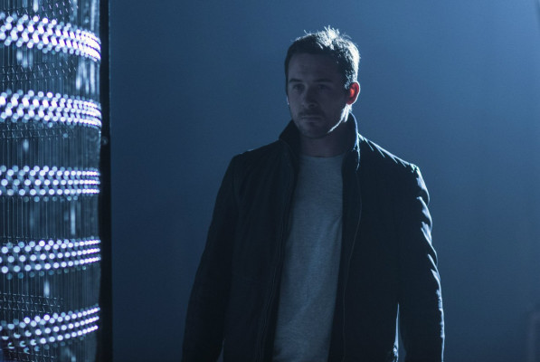 Barry Sloane  pic #873811
