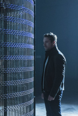 Barry Sloane  pic #890889