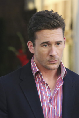 Barry Sloane  pic #873818