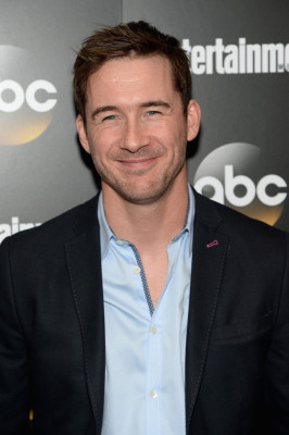 Barry Sloane  pic #873812